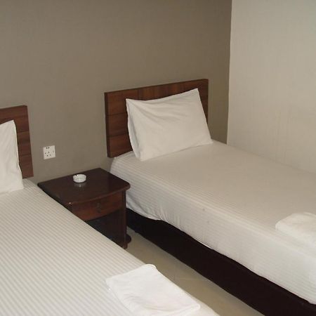 Jb City Hotel جوهر بهرو الغرفة الصورة